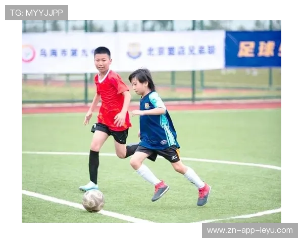 球员参加青少年互动课堂激励孩子们追求足球梦想